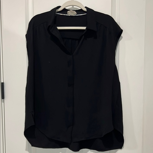 UMGEE BLACK BUTTON DOWN BLOUSE - Picture 1 of 6